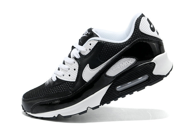 basket nike noir et blanche femme